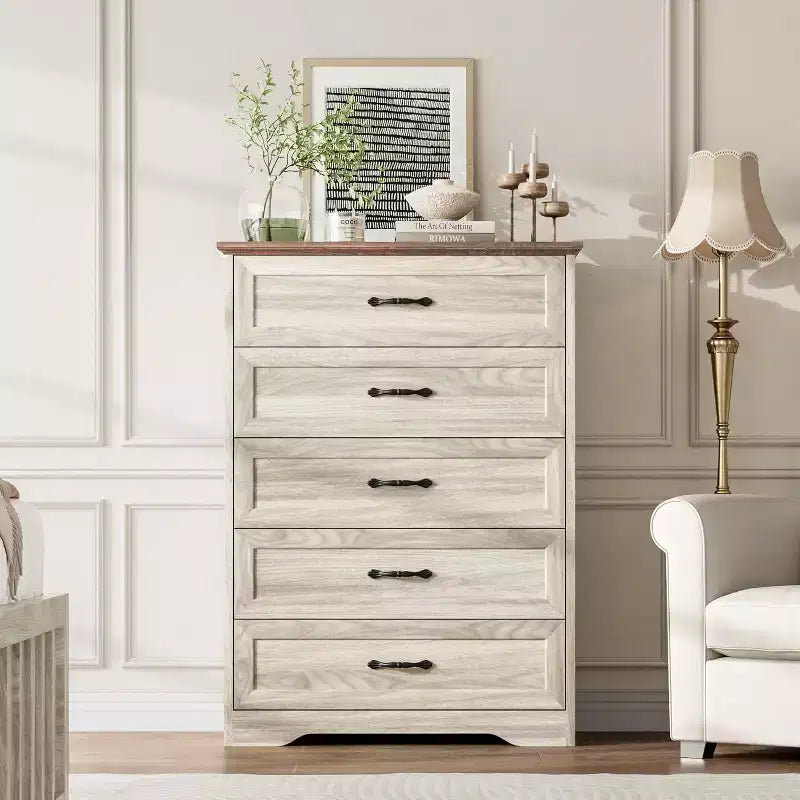 5-Drawer Farmhouse Dresser, Modern Tall Chest with Natural Wood Grain and Wide Metal Handles, for Bedroom, Living Room